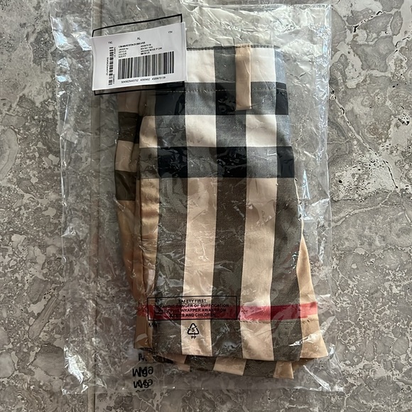 Burberry Unisex Royston Icon Stripes Stretch Shorts, Beige Size 6M, New w/Tag - Picture 8 of 12